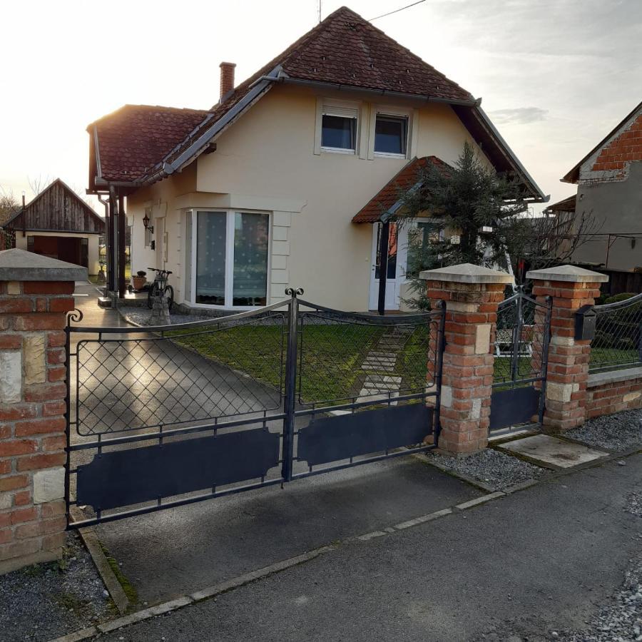Studio Apartman Lora Lipik Экстерьер фото